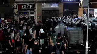 Антиурядові протести у Сербії: між демонстрантами та поліцією відбулися сутички (відео)